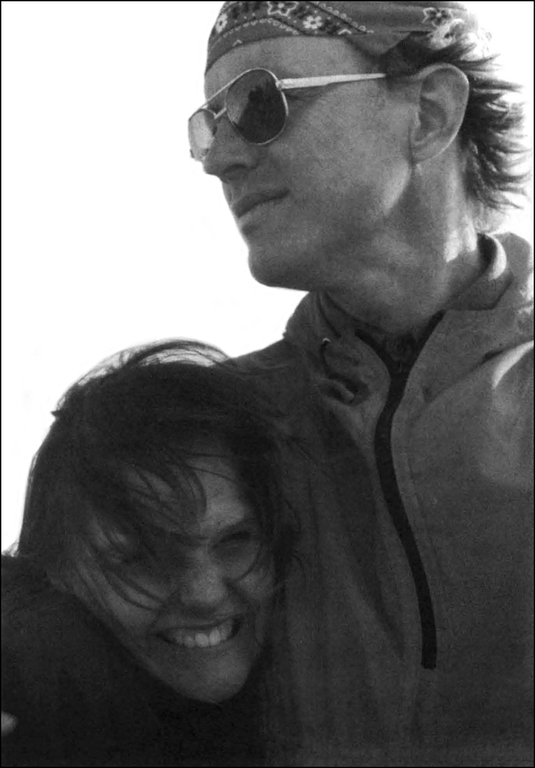 Photograph of Tom Crider hugging Gretchen.